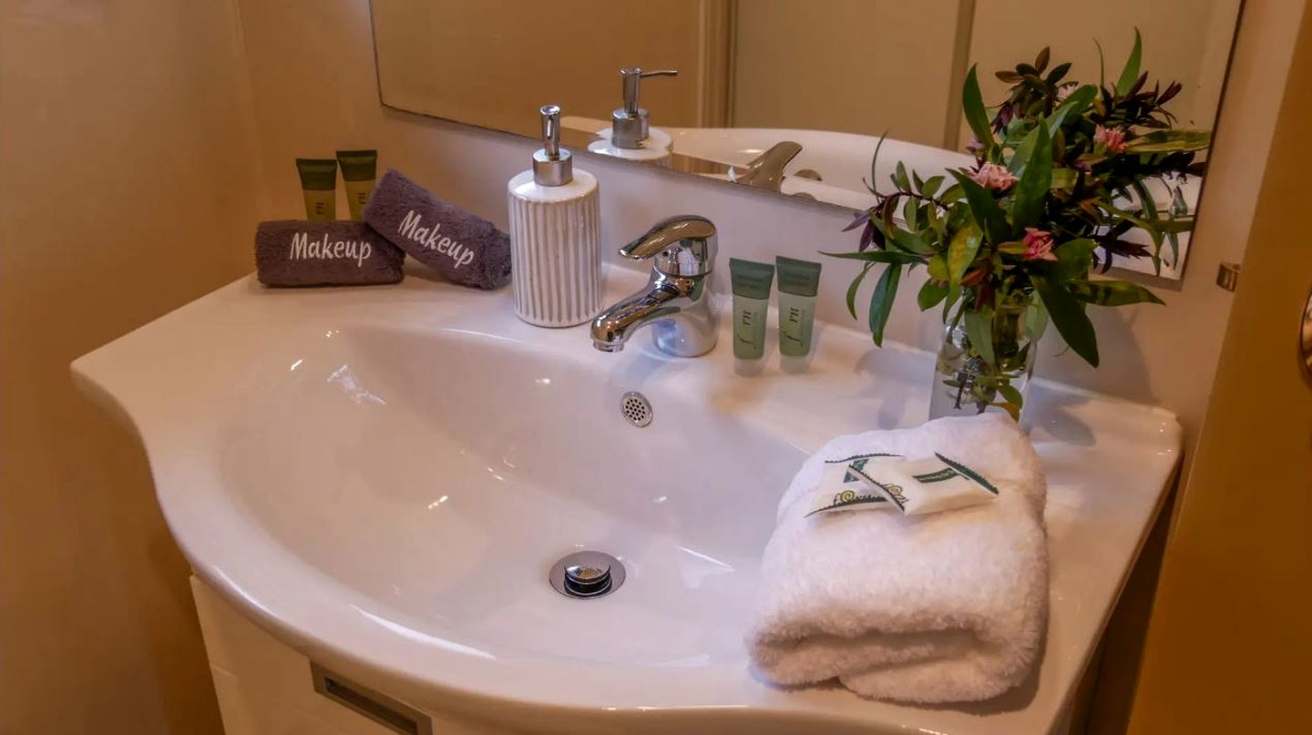 Secluded Holiday Retreat with Private Hot Tub in Manawatu, New Zealand