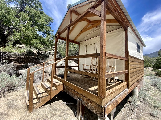 Cute Tented Cabin Lovely for a Romantic Getaway in Buena Vista, Colorado