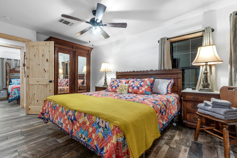 Guadalupe Bluff Bunk House, Vacation Rentals, Kerrville, United States