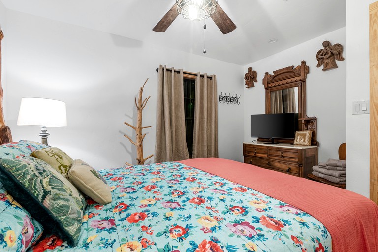 Guadalupe Bluff Bunk House, Vacation Rentals, Kerrville, United States