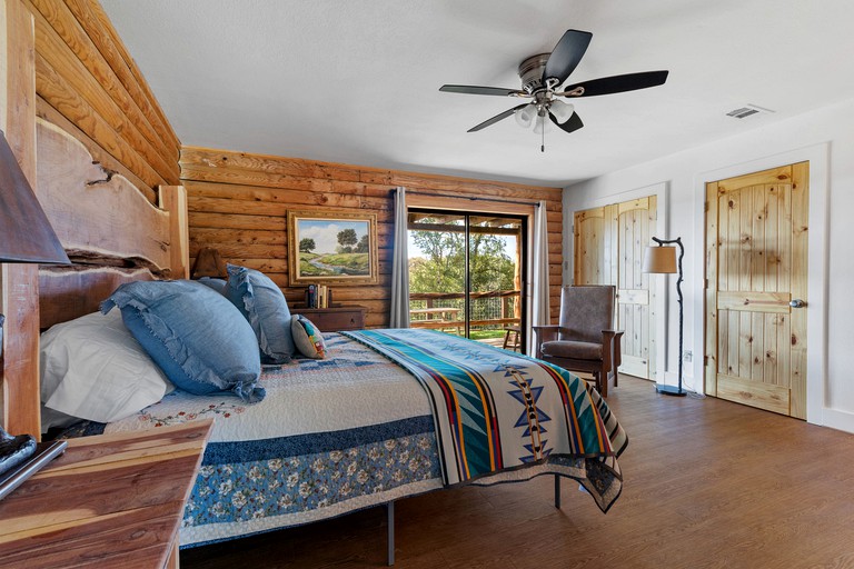 RU Guadalupe Bluff Log Cabin, Cabins, Kerrville, United States of