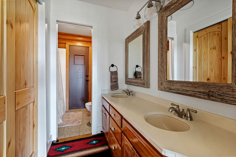 RU Guadalupe Bluff Log Cabin, Cabins, Kerrville, United States of