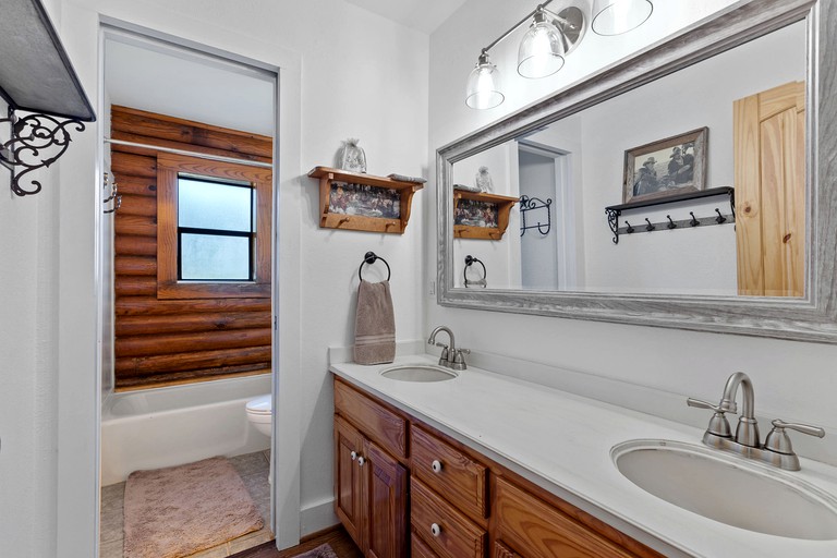 RU Guadalupe Bluff Log Cabin, Cabins, Kerrville, United States of