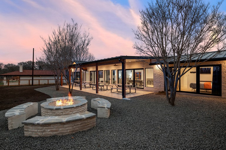RUGuadalupe Bluff Modern House, Vacation Rentals, Kerrville, United