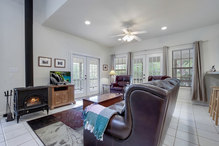 Cabins (United States of America, Canyon Lake, Texas)