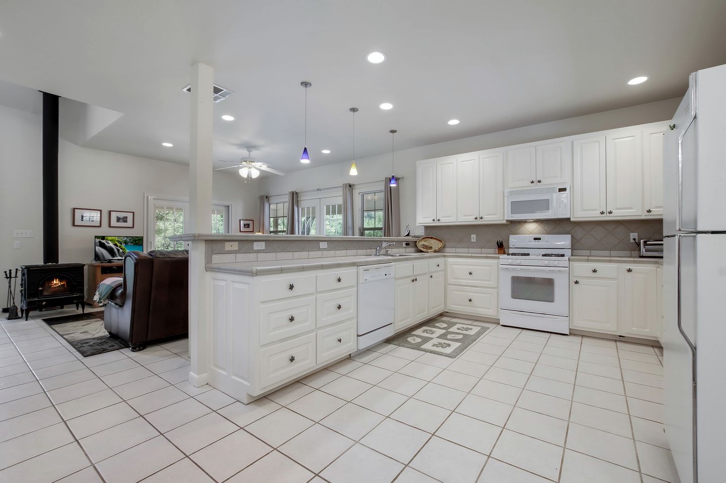 Riverfront Family Cabin Rental on the Guadalupe River near Canyon Lake and Gruene