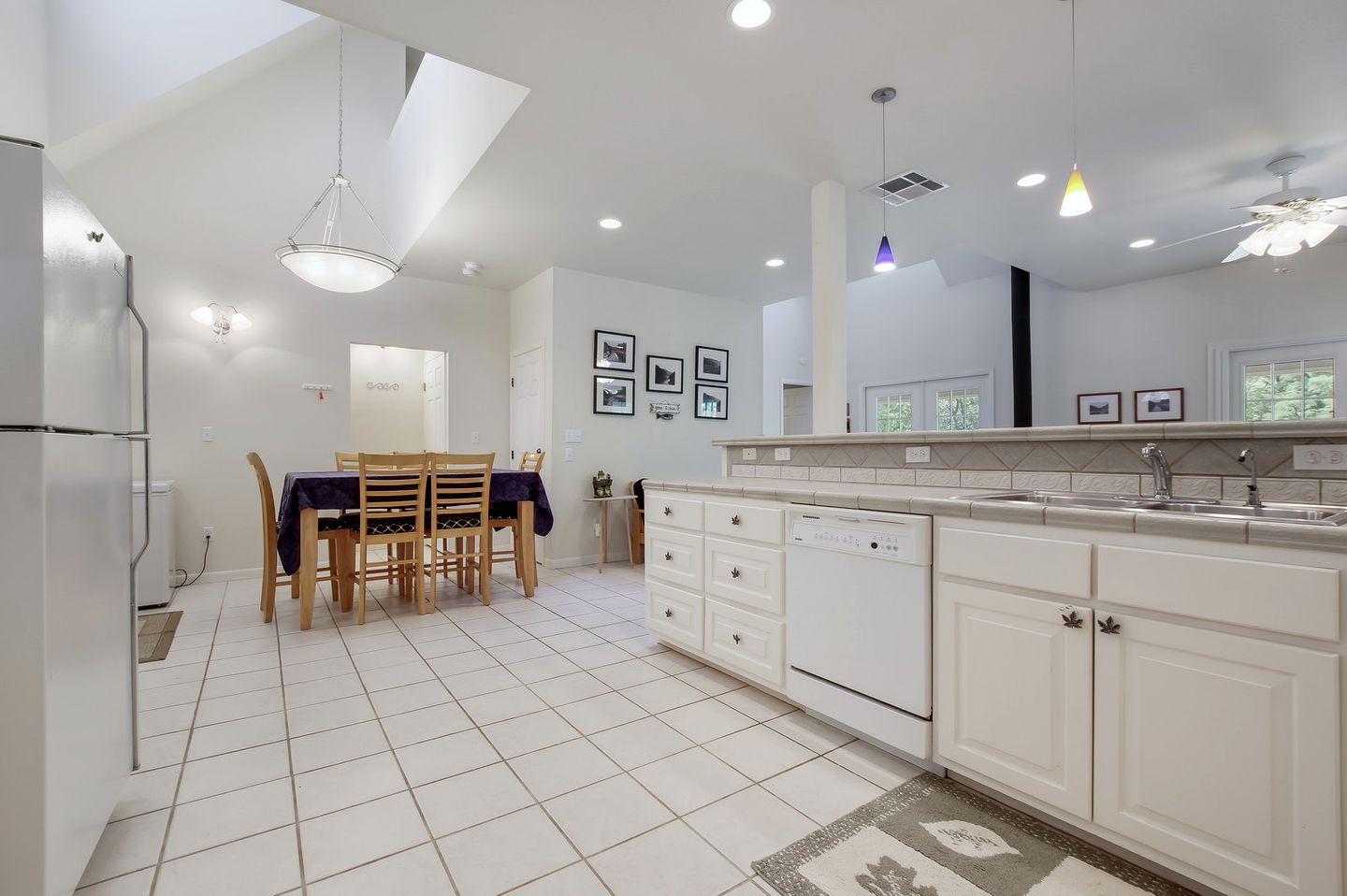 Riverfront Family Cabin Rental on the Guadalupe River near Canyon Lake and Gruene