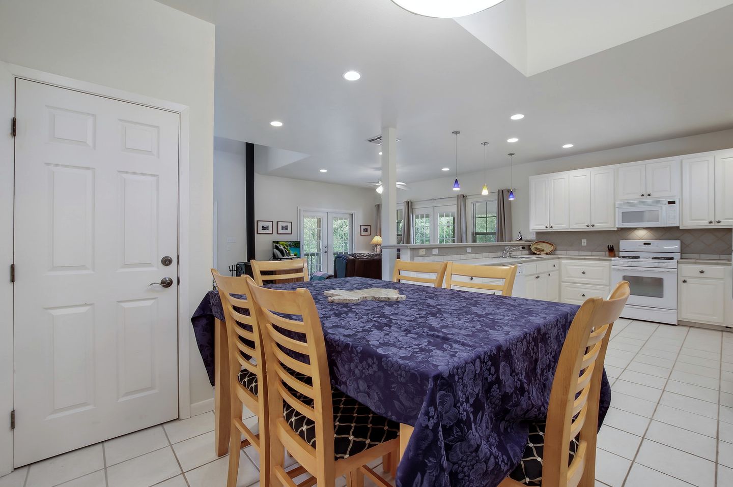 Riverfront Family Cabin Rental on the Guadalupe River near Canyon Lake and Gruene