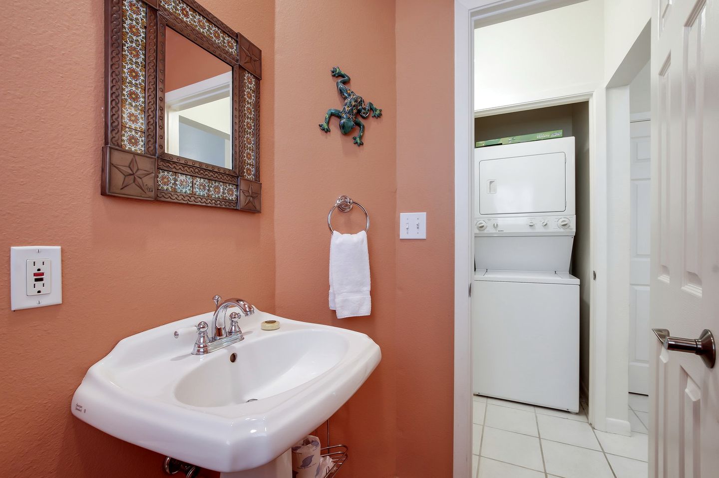 Riverfront Family Cabin Rental on the Guadalupe River near Canyon Lake and Gruene