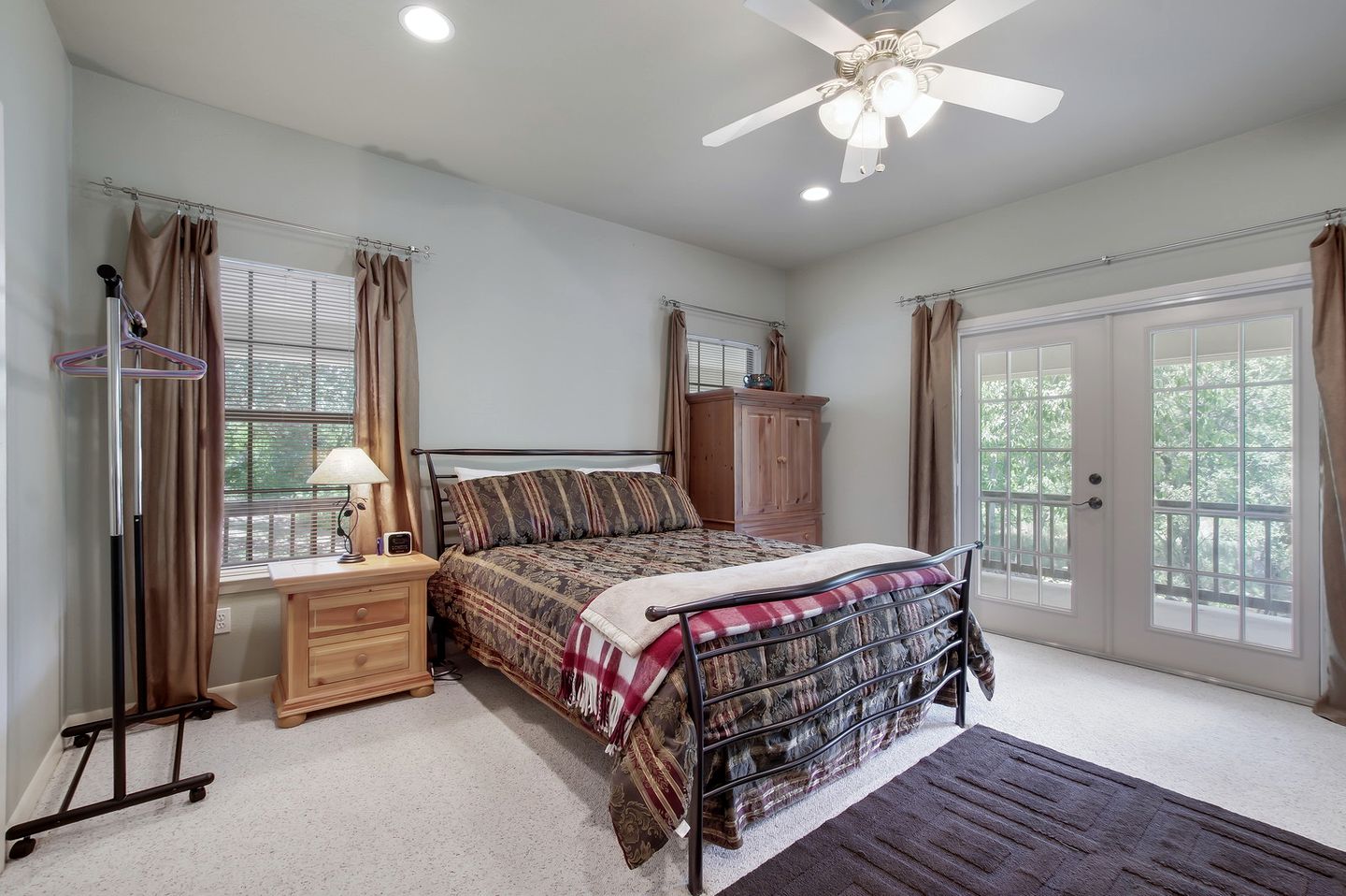 Riverfront Family Cabin Rental on the Guadalupe River near Canyon Lake and Gruene