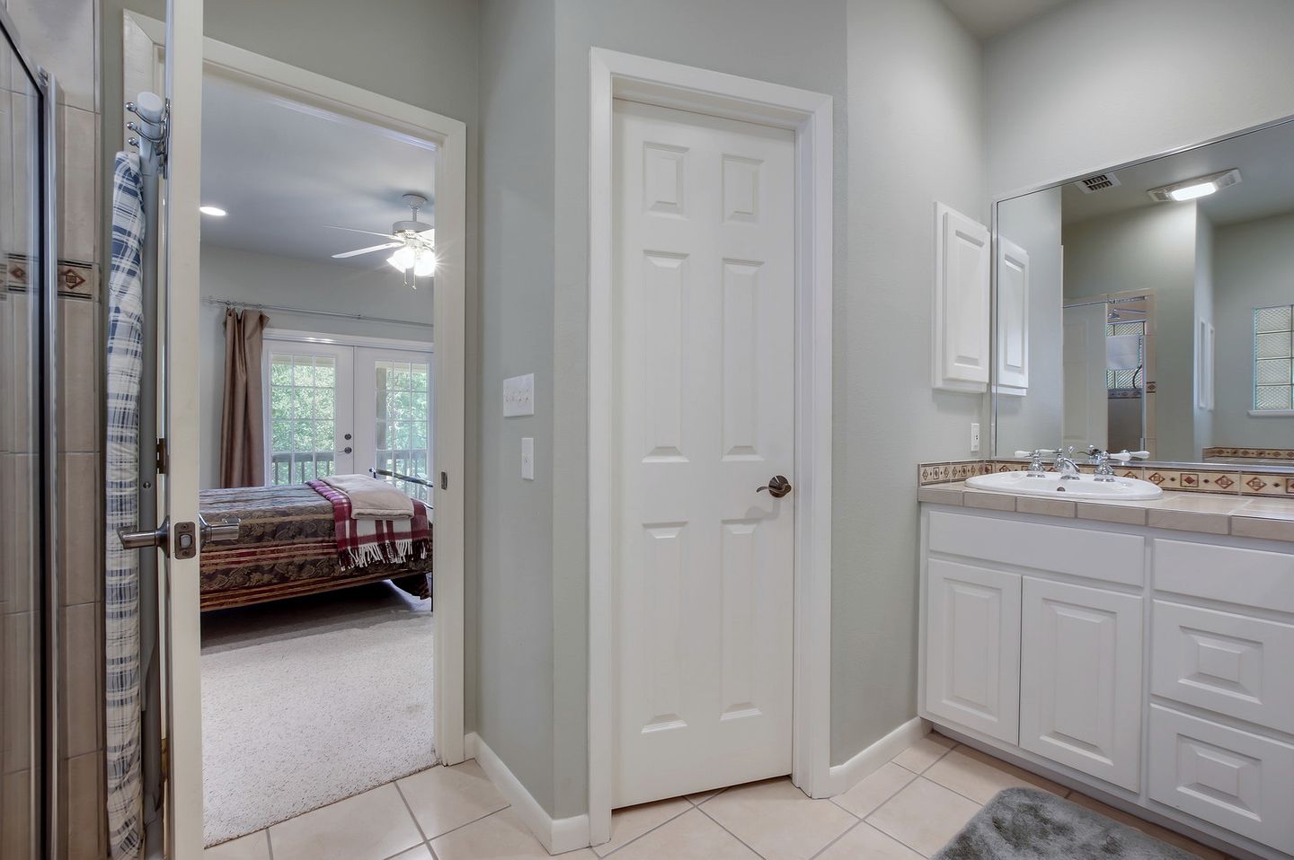 Riverfront Family Cabin Rental on the Guadalupe River near Canyon Lake and Gruene