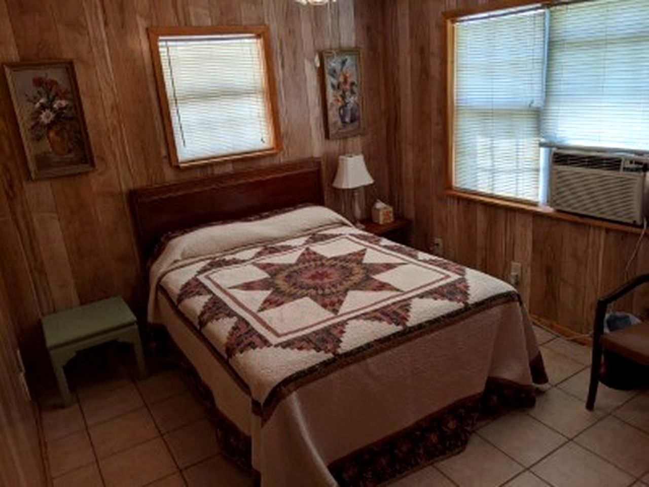 Beautiful Cottage Close to Fantastic Hiking Trails in Camp Wood, Texas