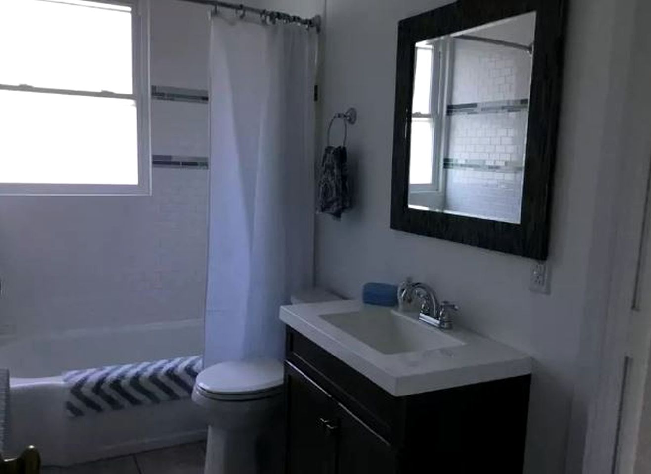 Charming Two-Bedroom Cottage Rental in a Quiet Countryside Setting near the Appalachian Trail, Burke´s Garden, Virginia