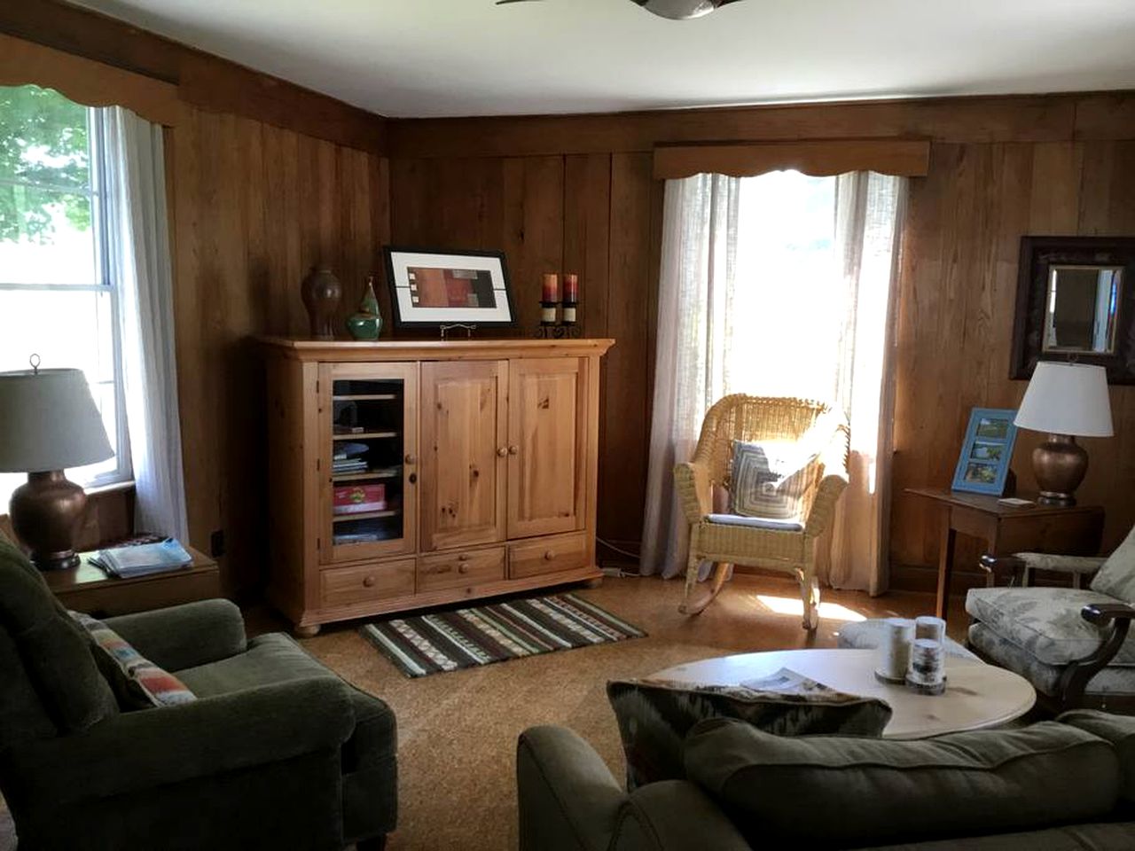 Charming Two-Bedroom Cottage Rental in a Quiet Countryside Setting near the Appalachian Trail, Burke´s Garden, Virginia