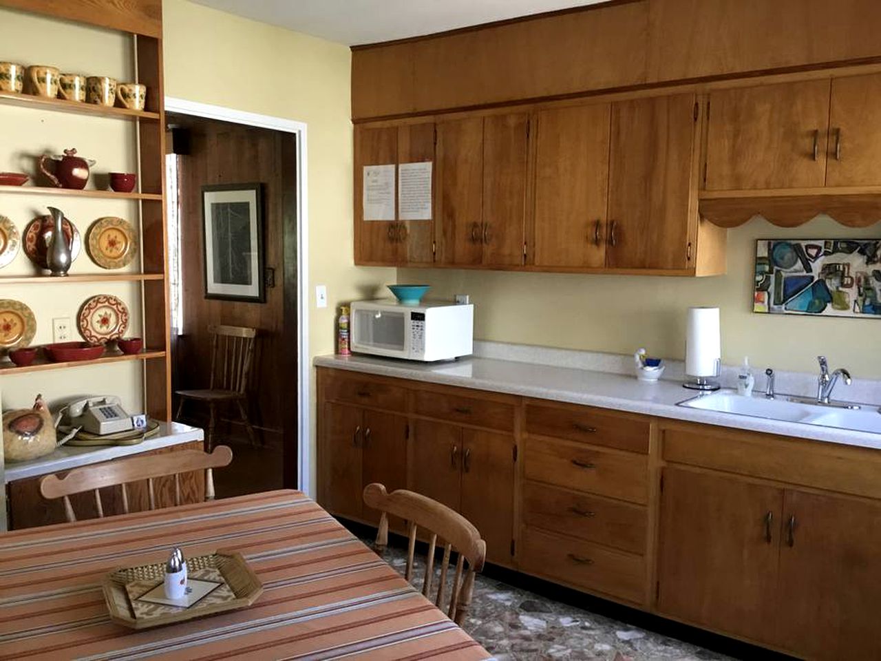 Charming Two-Bedroom Cottage Rental in a Quiet Countryside Setting near the Appalachian Trail, Burke´s Garden, Virginia