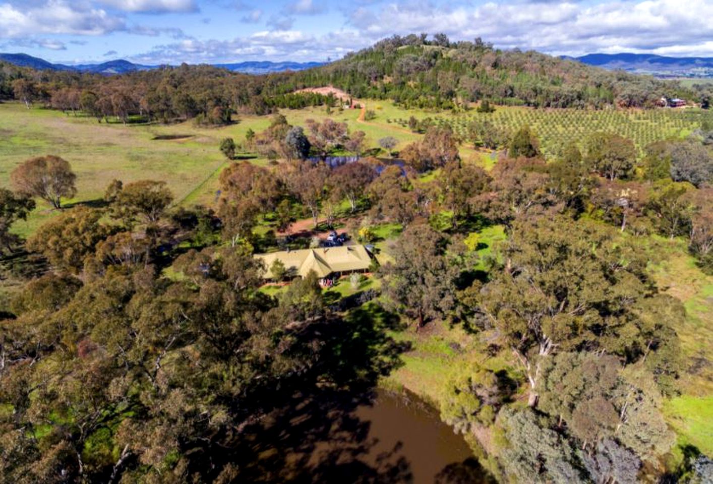 Deluxe Vacation Rental with Gorgeous Garden Views in Mudgee, New South Wales