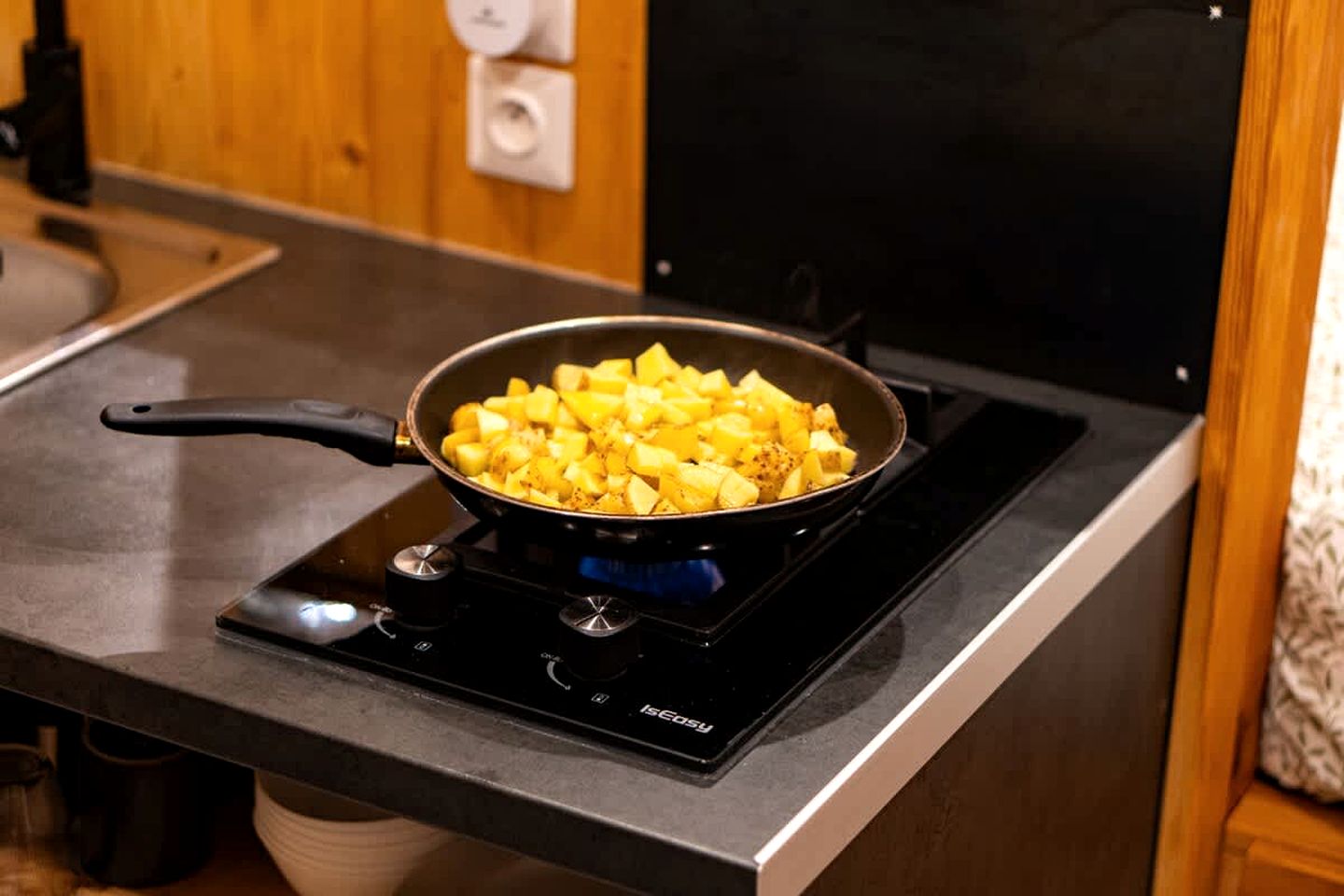 Eco-Friendly Tiny Home with Panoramic Alpine Views near Colmars-les-Alpes, Alpes-de-Haute-Provence