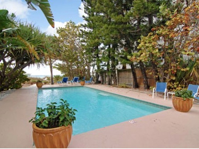 Nature Lodges (Indian Rocks Beach, Florida, United States)