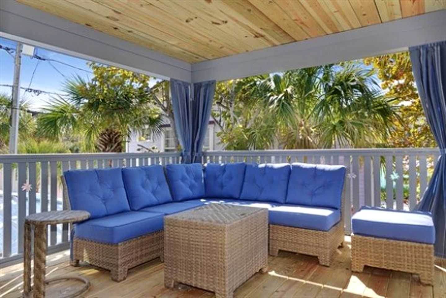 Spacious Accommodation Rental with a Private Balcony near Clearwater, Florida