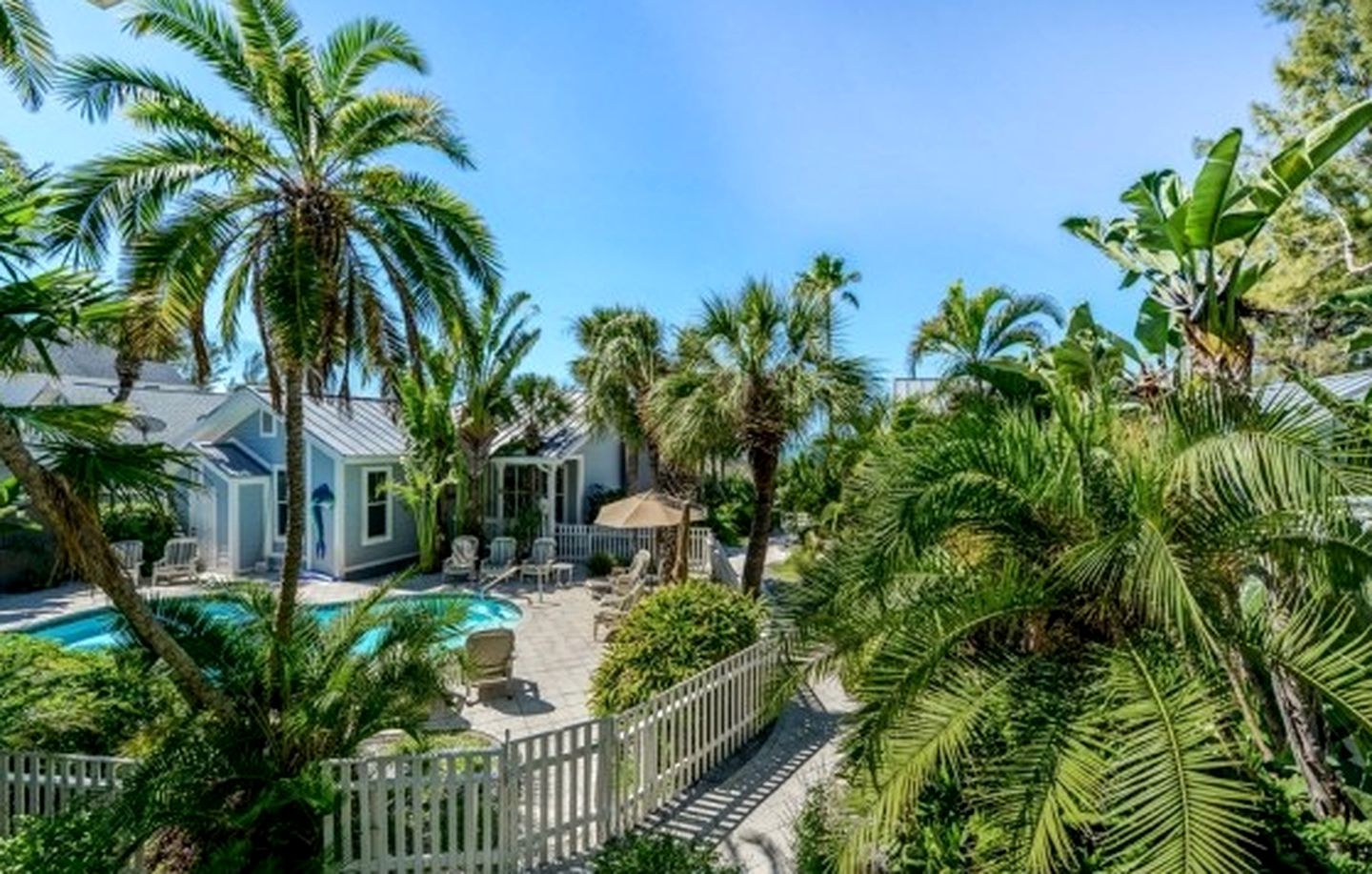 Charming Retreat with a Poolside Porch near Tampa, Florida