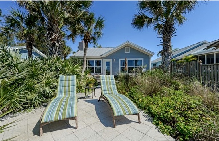 Cottages (Indian Rocks Beach, Florida, United States)