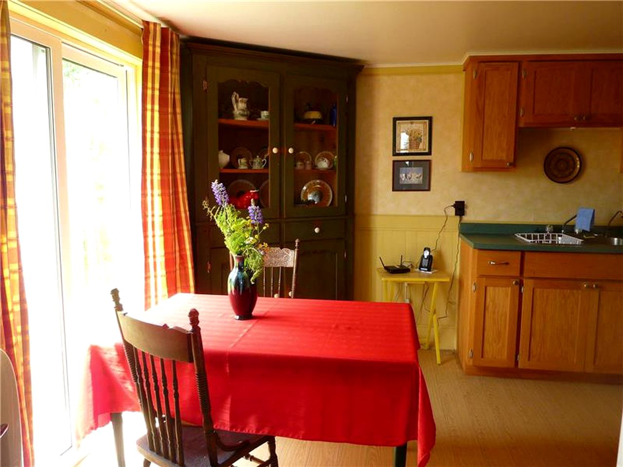 Secluded Cottage Rental with Private Beach Access on the Bay of Fundy, New Brunswick