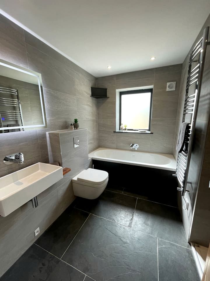 Awesome Cottage with Hot-tub in Camelford, England