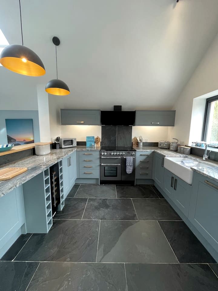 Awesome Cottage with Hot-tub in Camelford, England