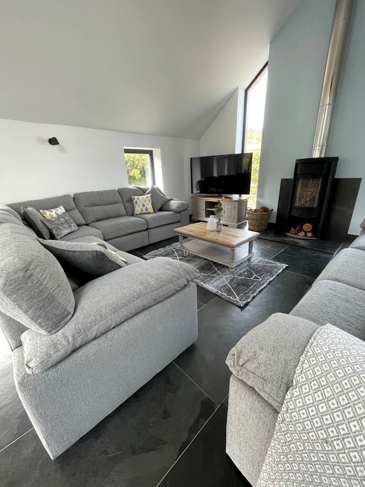 Awesome Cottage with Hot-tub in Camelford, England