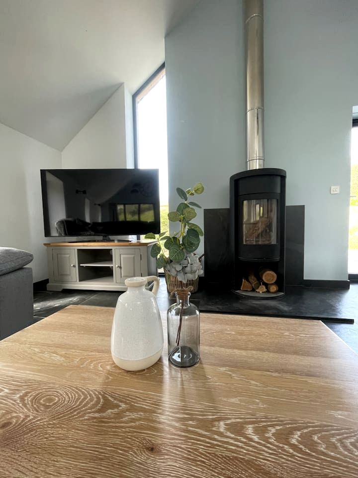 Awesome Cottage with Hot-tub in Camelford, England