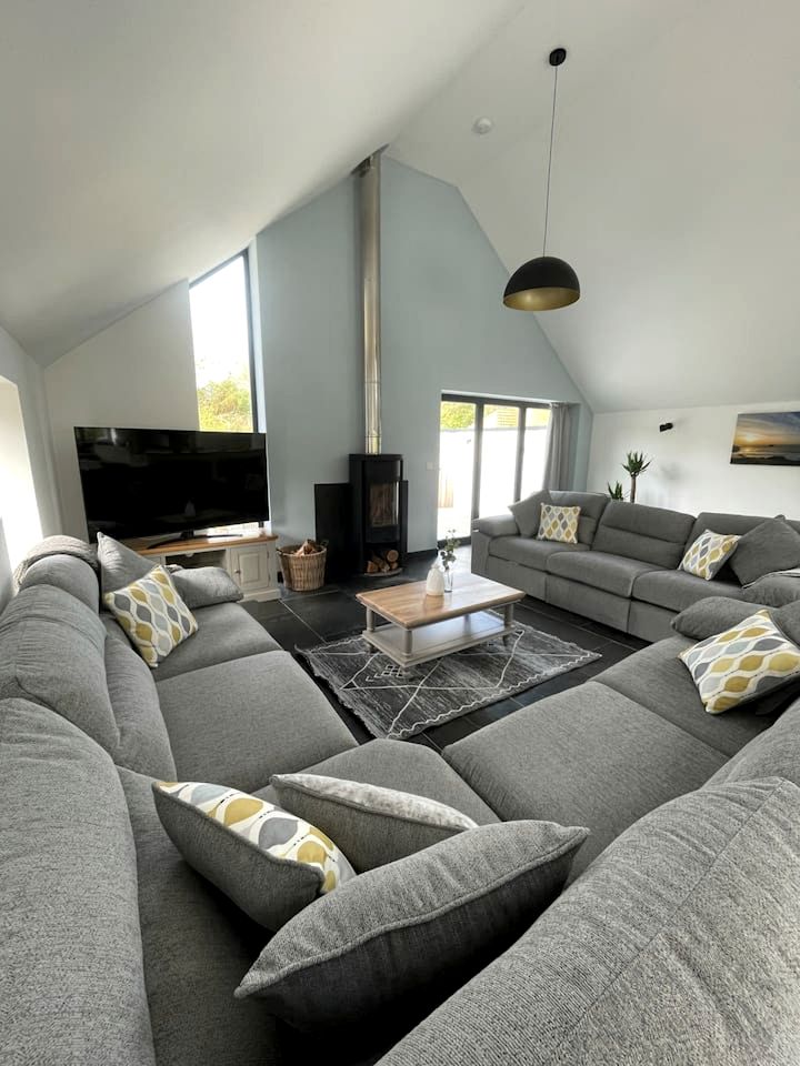 Awesome Cottage with Hot-tub in Camelford, England