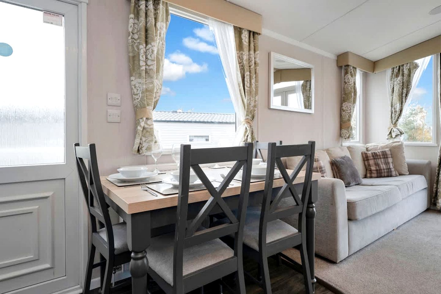 Modern Seaside Caravan Escape with Pool, Activities & Relaxed Coastal Vibes in Scotland, United Kingdom