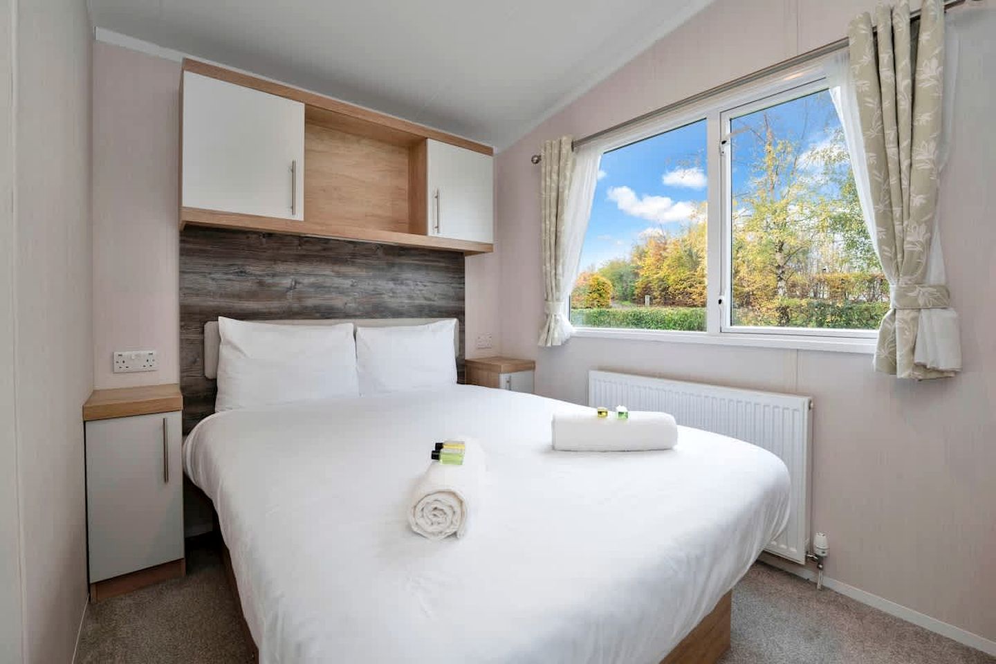 Modern Seaside Caravan Escape with Pool, Activities & Relaxed Coastal Vibes in Scotland, United Kingdom