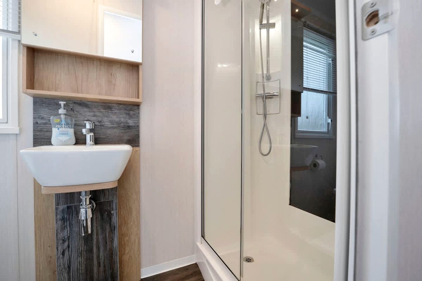 Modern Seaside Caravan Escape with Pool, Activities & Relaxed Coastal Vibes in Scotland, United Kingdom