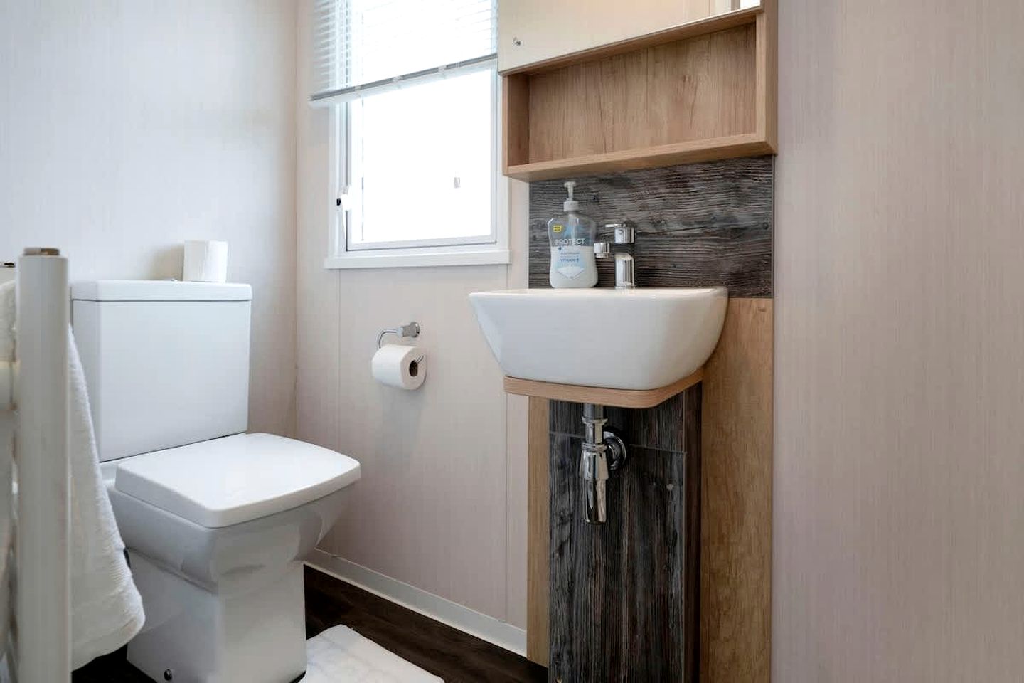 Modern Seaside Caravan Escape with Pool, Activities & Relaxed Coastal Vibes in Scotland, United Kingdom