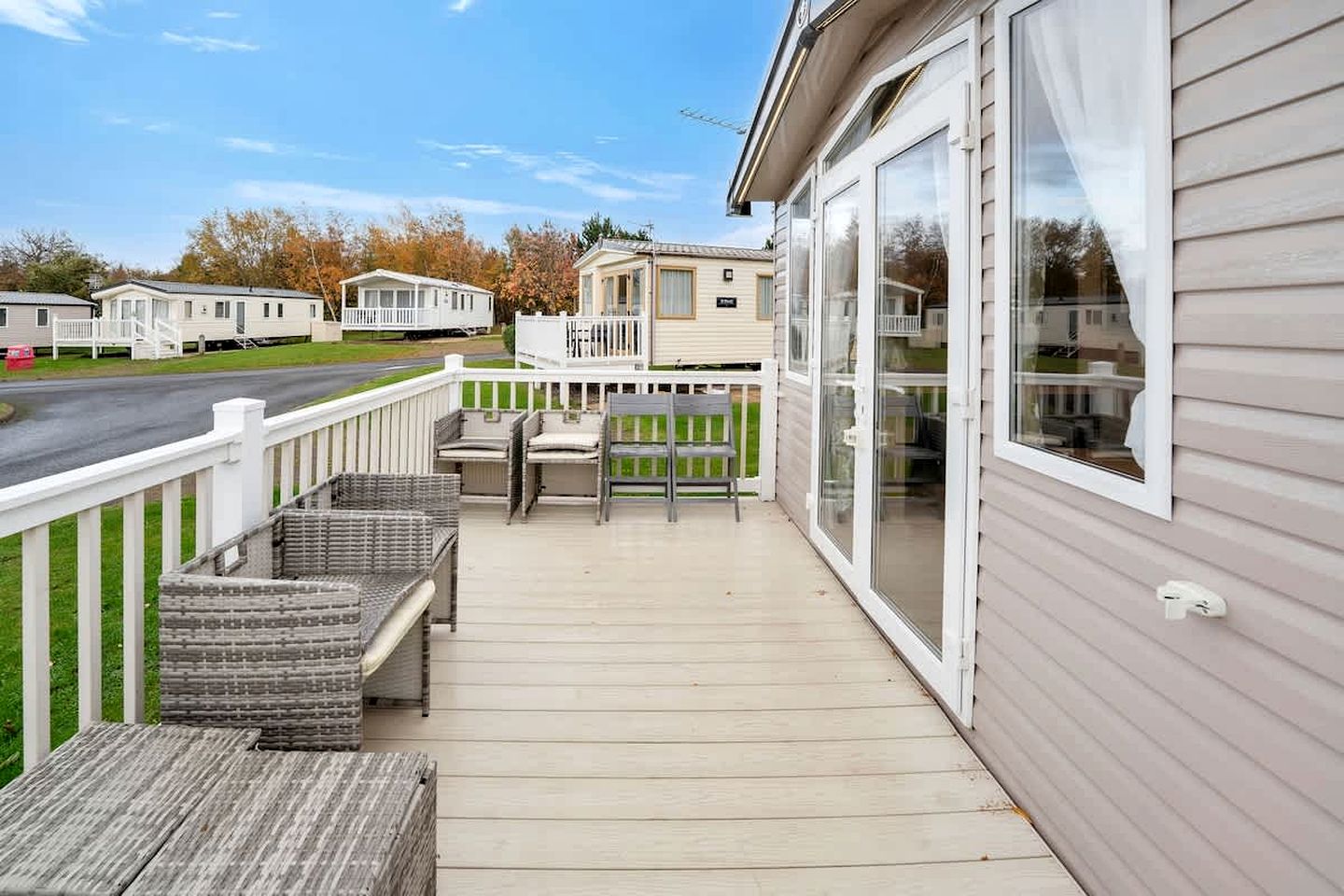 Modern Seaside Caravan Escape with Pool, Activities & Relaxed Coastal Vibes in Scotland, United Kingdom