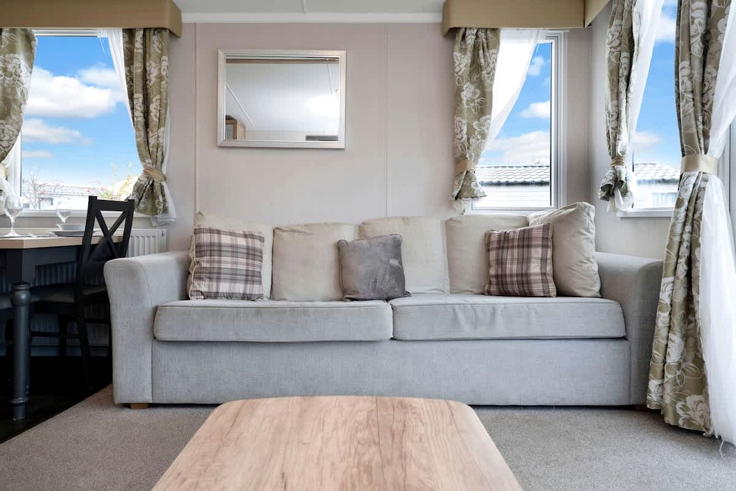 Modern Seaside Caravan Escape with Pool, Activities & Relaxed Coastal Vibes in Scotland, United Kingdom