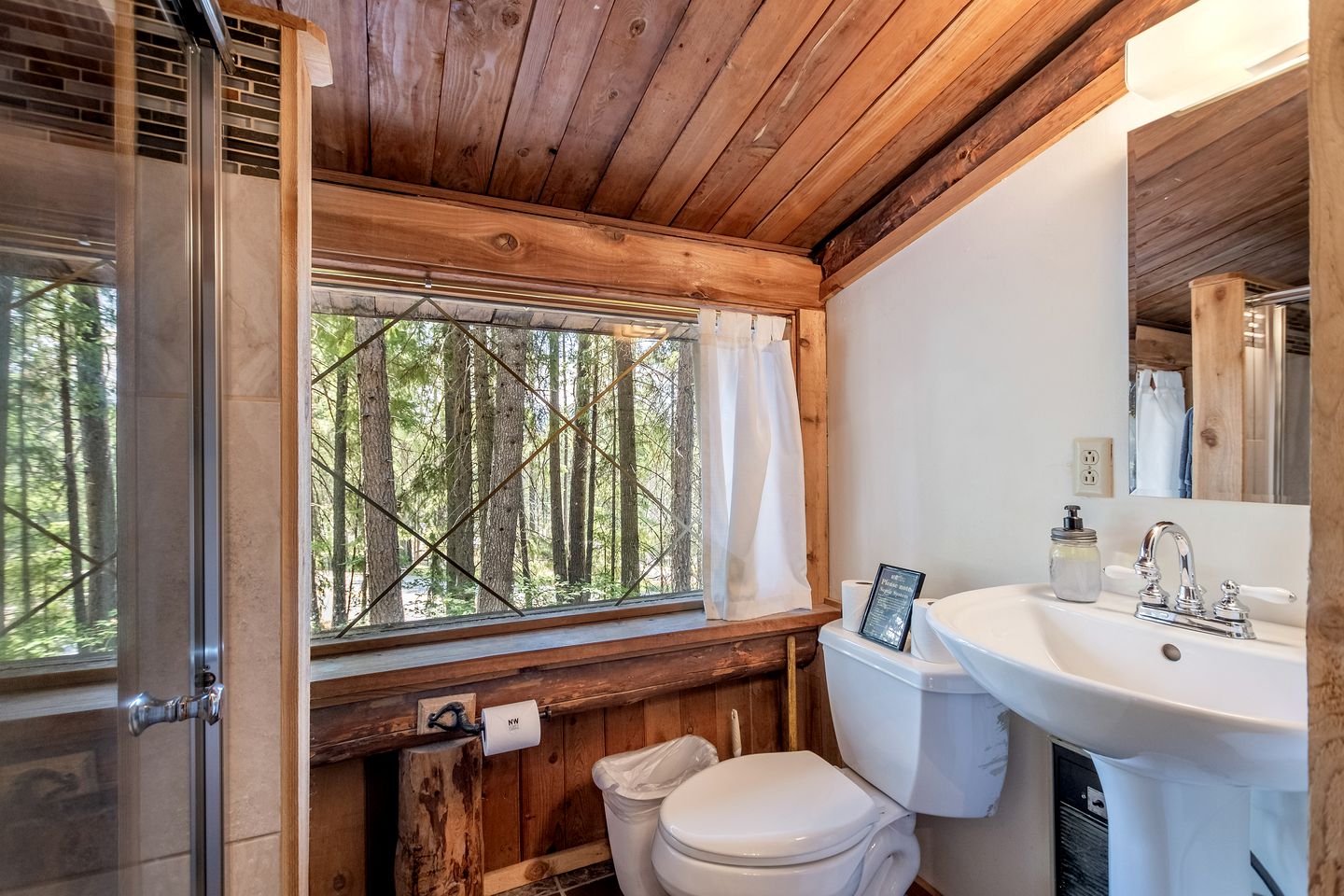 Pet-Friendly Cabin Rental in Leavenworth, WA