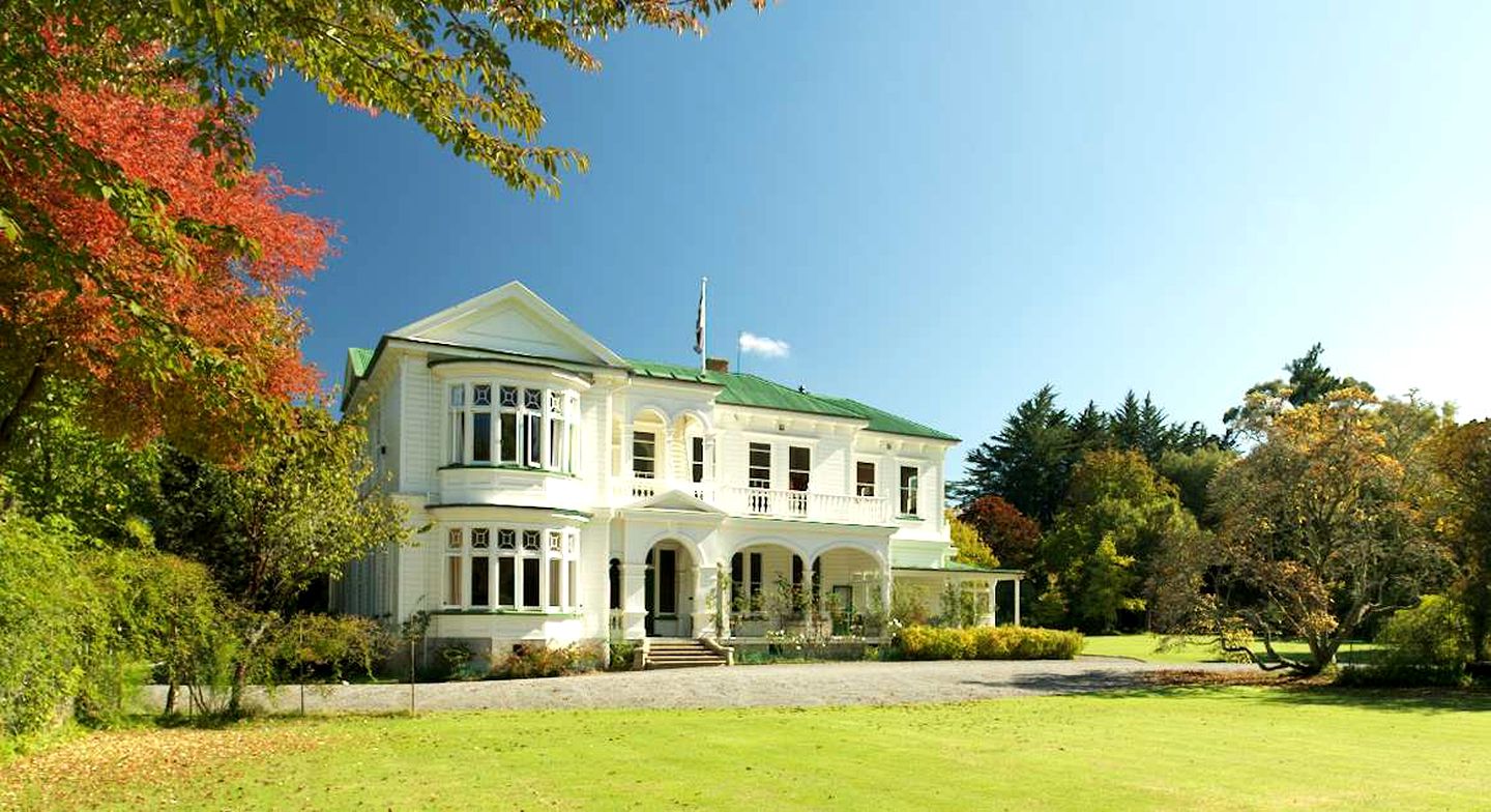 Romantic Room Getaway with a Garden in Hawke's Bay, New Zealand