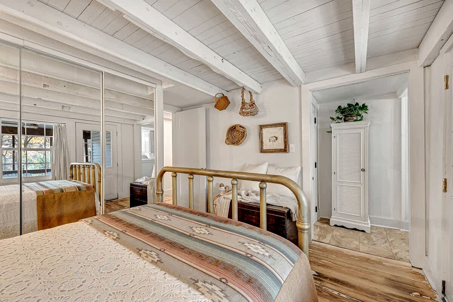 Embrace Nature in this Incredible Cabin in Siloam Springs, Arkansas