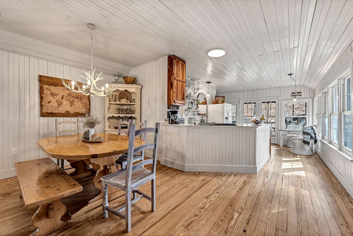 Embrace Nature in this Incredible Cabin in Siloam Springs, Arkansas