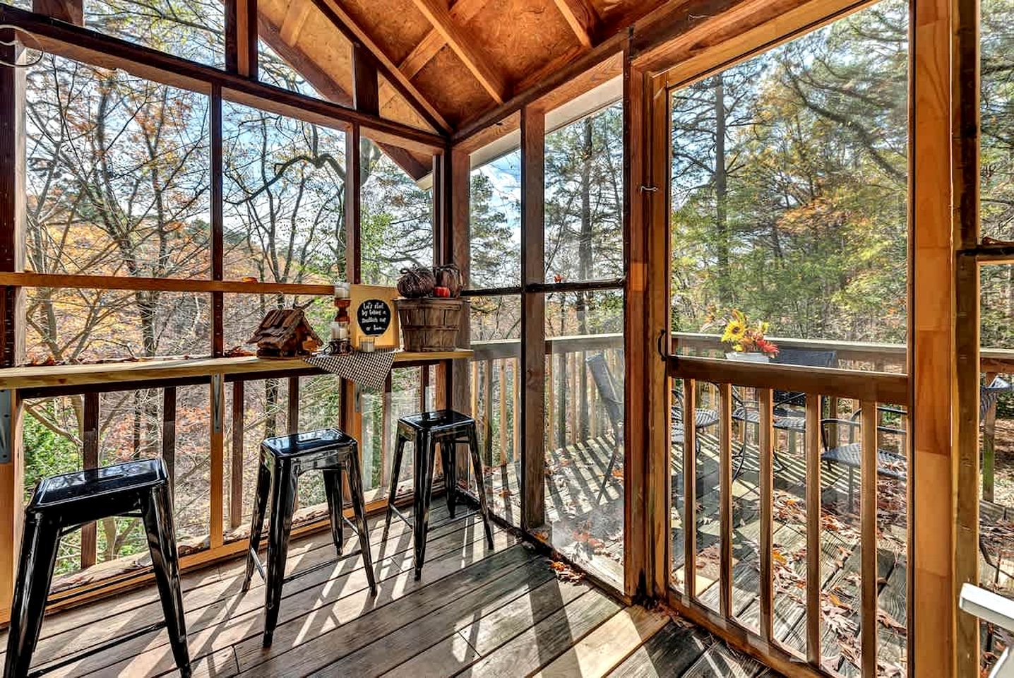 Embrace Nature in this Incredible Cabin in Siloam Springs, Arkansas