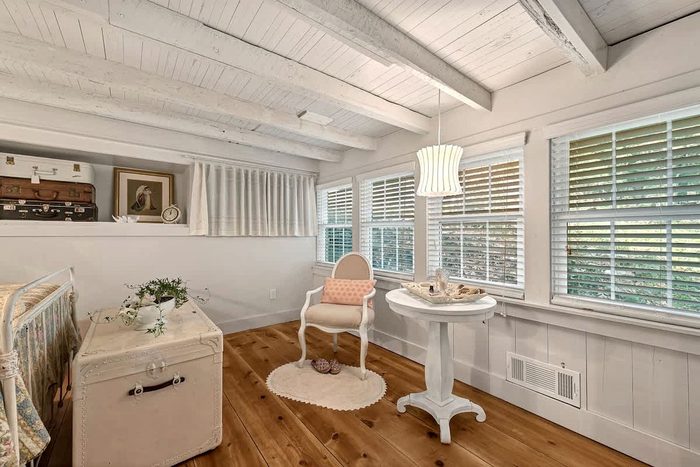 Embrace Nature in this Incredible Cabin in Siloam Springs, Arkansas