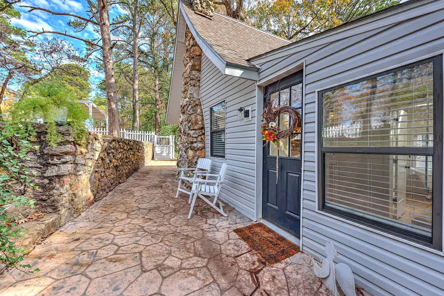 Embrace Nature in this Incredible Cabin in Siloam Springs, Arkansas