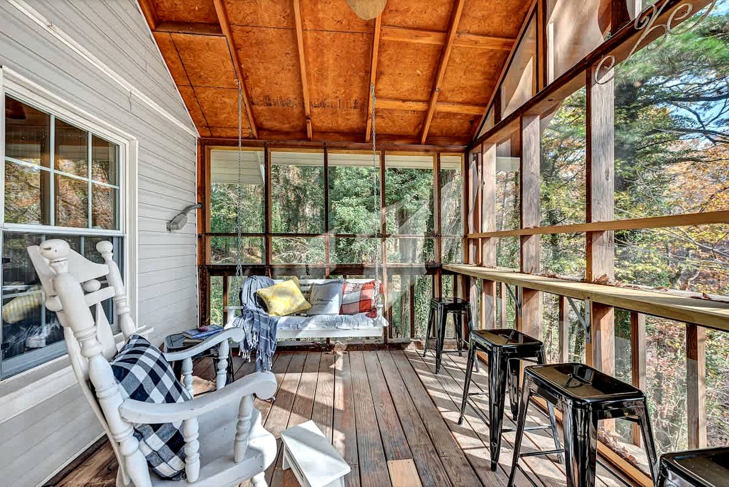 Embrace Nature in this Incredible Cabin in Siloam Springs, Arkansas