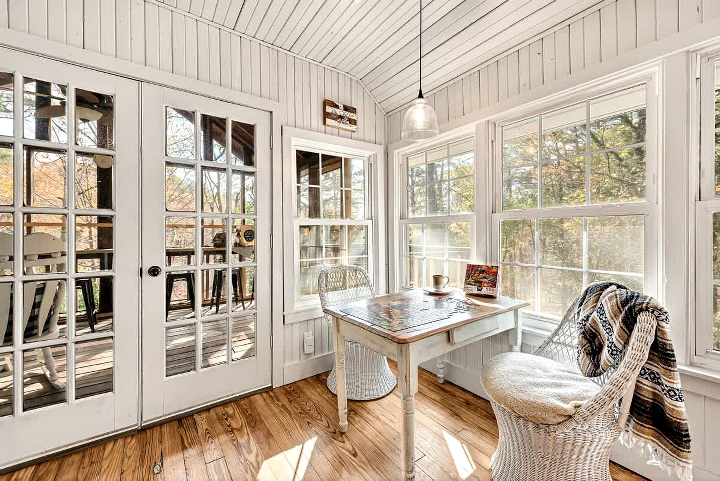 Embrace Nature in this Incredible Cabin in Siloam Springs, Arkansas