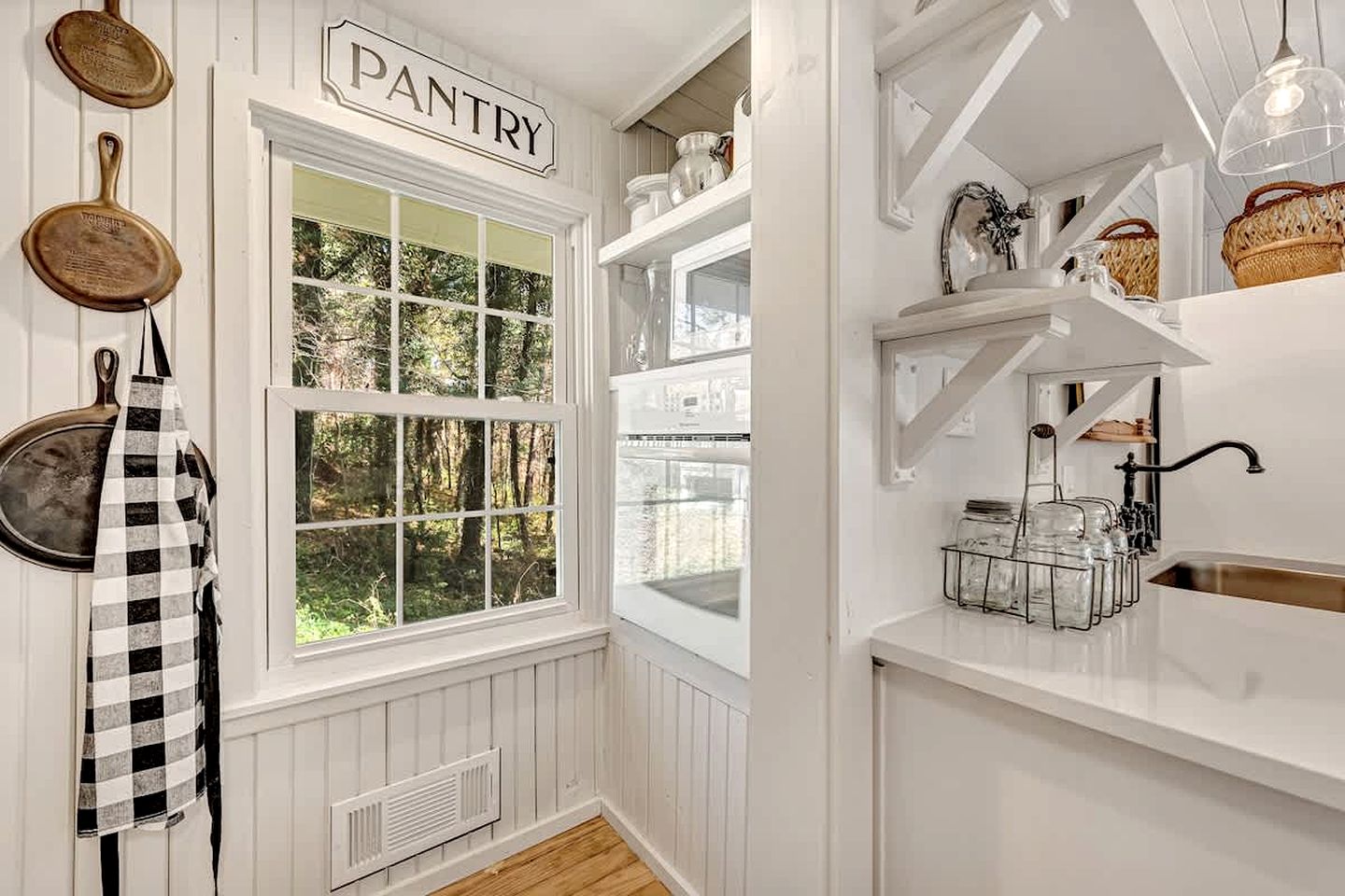 Embrace Nature in this Incredible Cabin in Siloam Springs, Arkansas