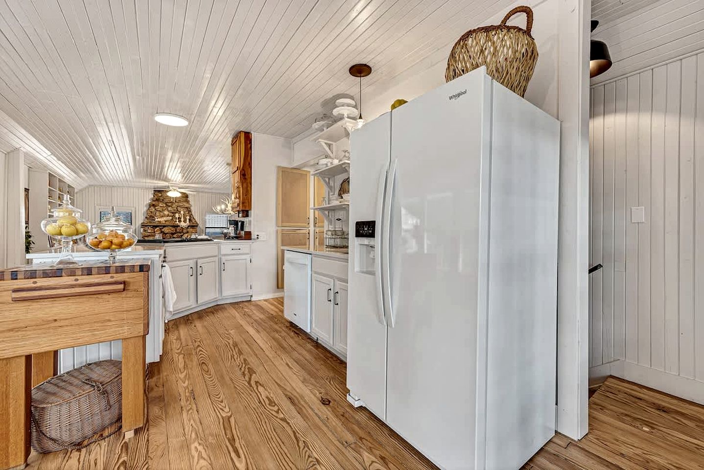 Embrace Nature in this Incredible Cabin in Siloam Springs, Arkansas