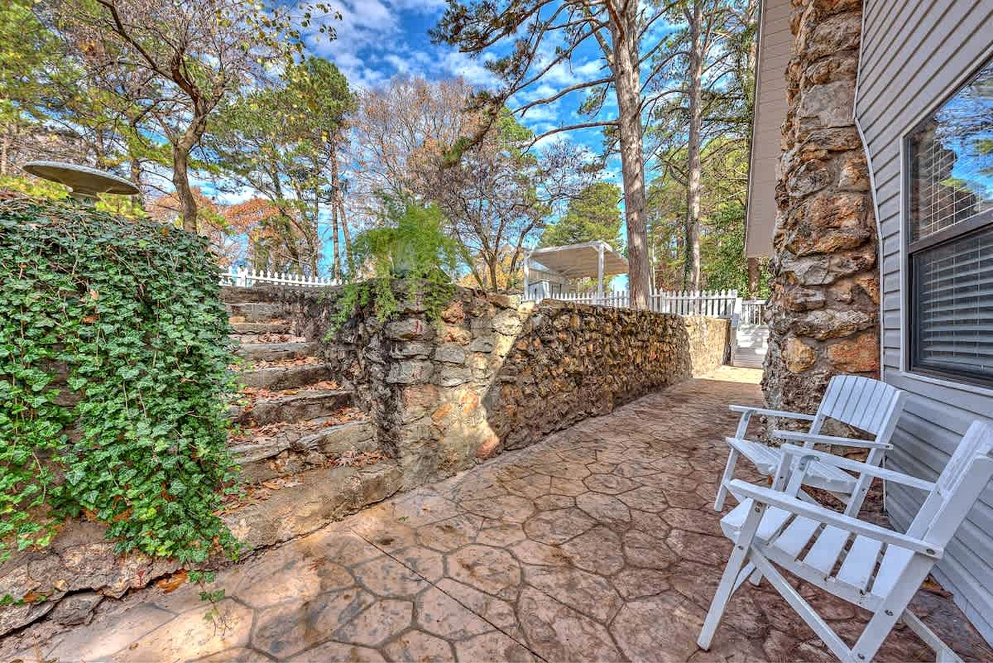 Embrace Nature in this Incredible Cabin in Siloam Springs, Arkansas
