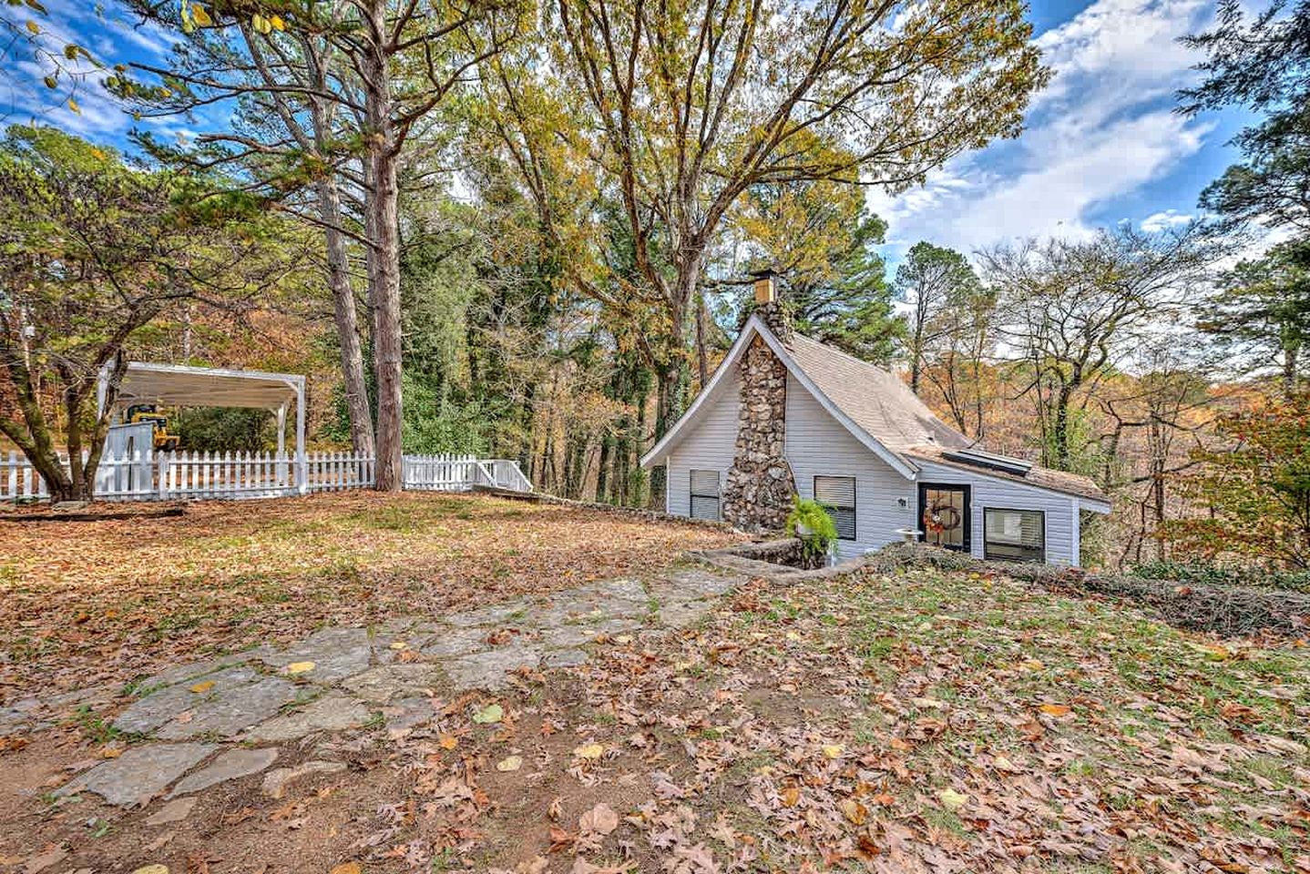 Embrace Nature in this Incredible Cabin in Siloam Springs, Arkansas